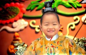 vua trẻ con - tân quảng